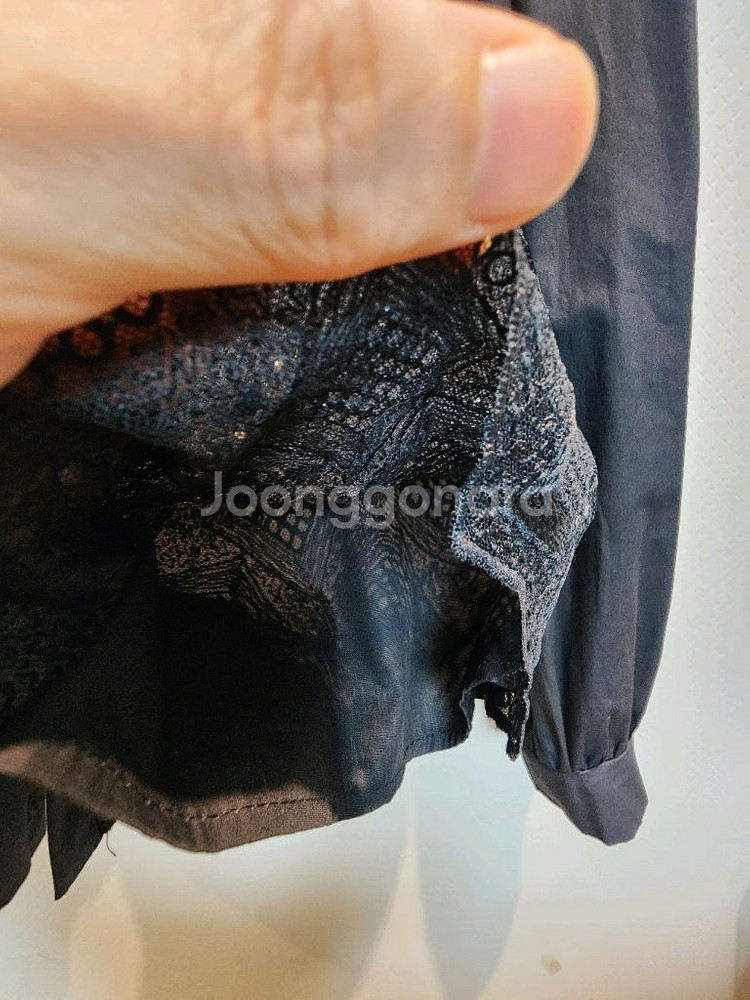 르앤맥코이 글리터 레이스 퍼프소매 크롭 블라우스 fre--5