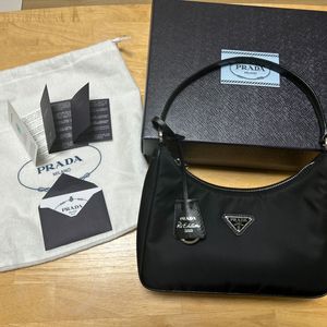 프라다 리에디션 호보백 새상품급