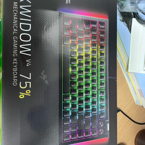 레이저 블랙위도우 V4 75