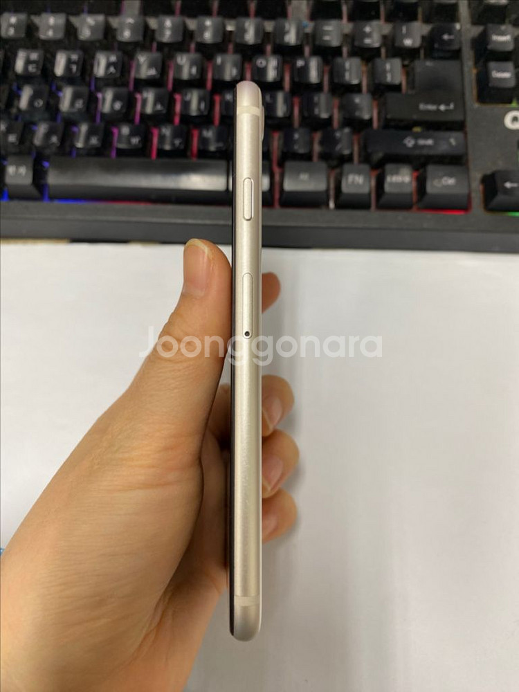 아이폰SE3 화이트 A급 64GB 배터리90%--3