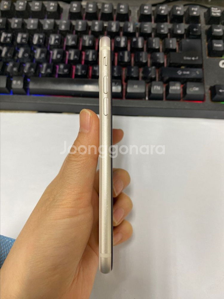 아이폰SE3 화이트 A급 64GB 배터리90%--4