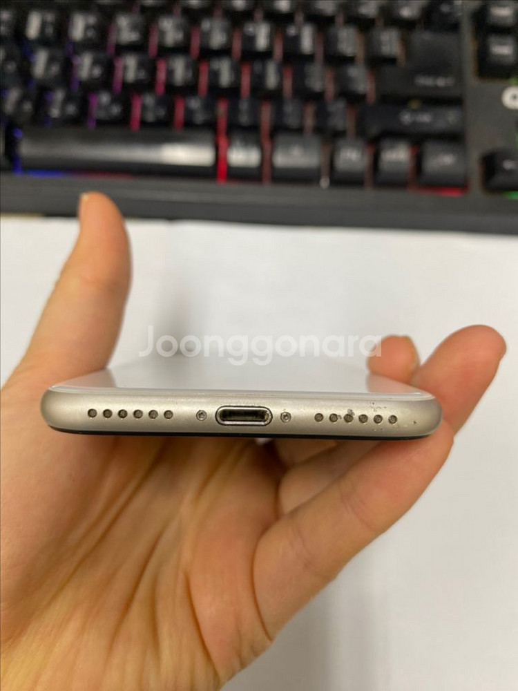 아이폰SE3 화이트 A급 64GB 배터리90%--6