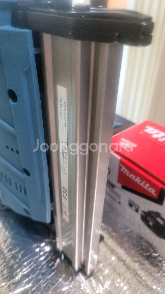 마끼다 타카 타정기 네일건 새상품 18V 팝니다.--4