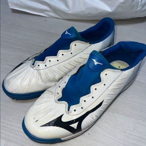 미즈노 레뷸라 풋살화 275(택포)