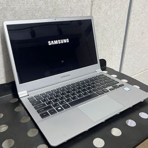 삼성노트북 인텔 i7-7500U 무게 840g