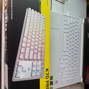 커세어 K70 PRO TKL MGX 화이트 키보드팝니다