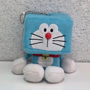 네모 도라에몽 인형 키링 보내요.