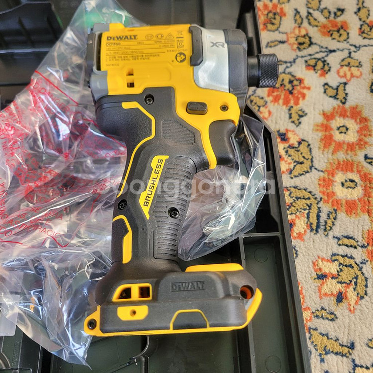 디월트 dcf860 임팩드라이버입니다--2
