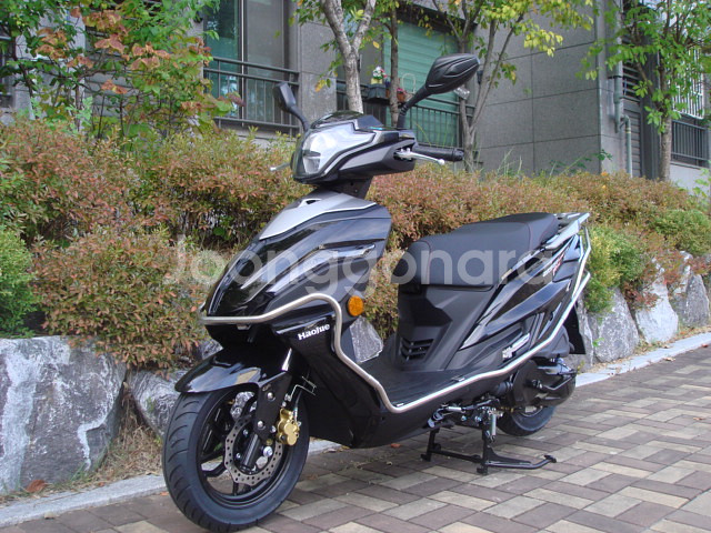 USR 125 LED 신차 팝니다.--3