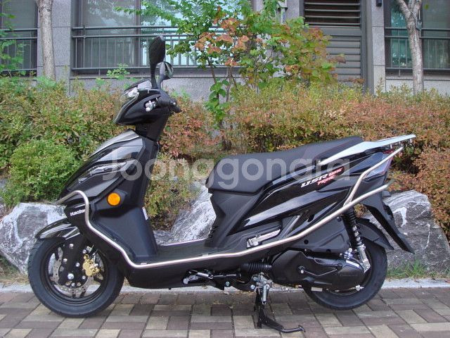 USR 125 LED 신차 팝니다.--4