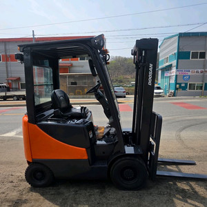 두산 1.5톤 중고지게차