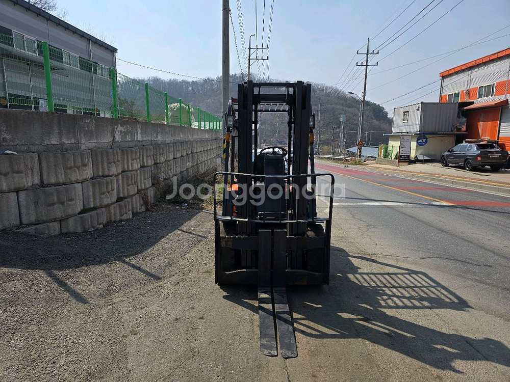 두산 3톤 중고지게차--1
