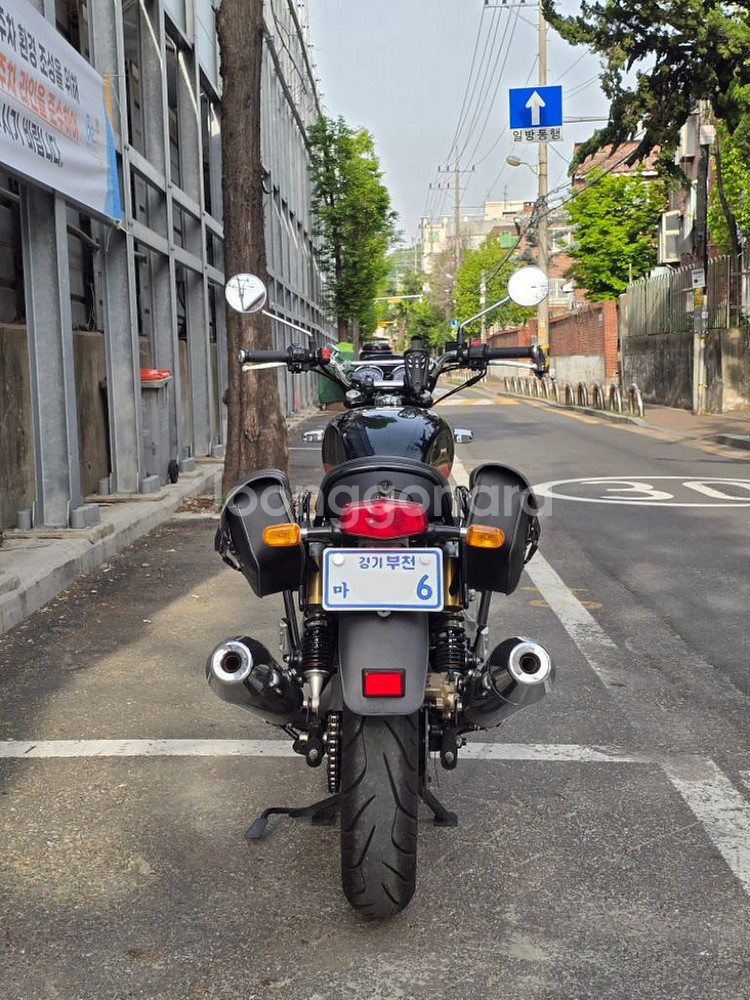 로얄 엔필드 인터셉터 650--1