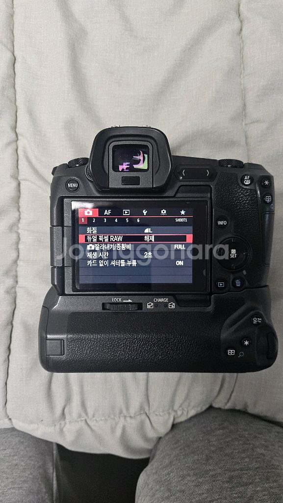 EOS R 판매합니다 베터리그립 + 마운트포함--0