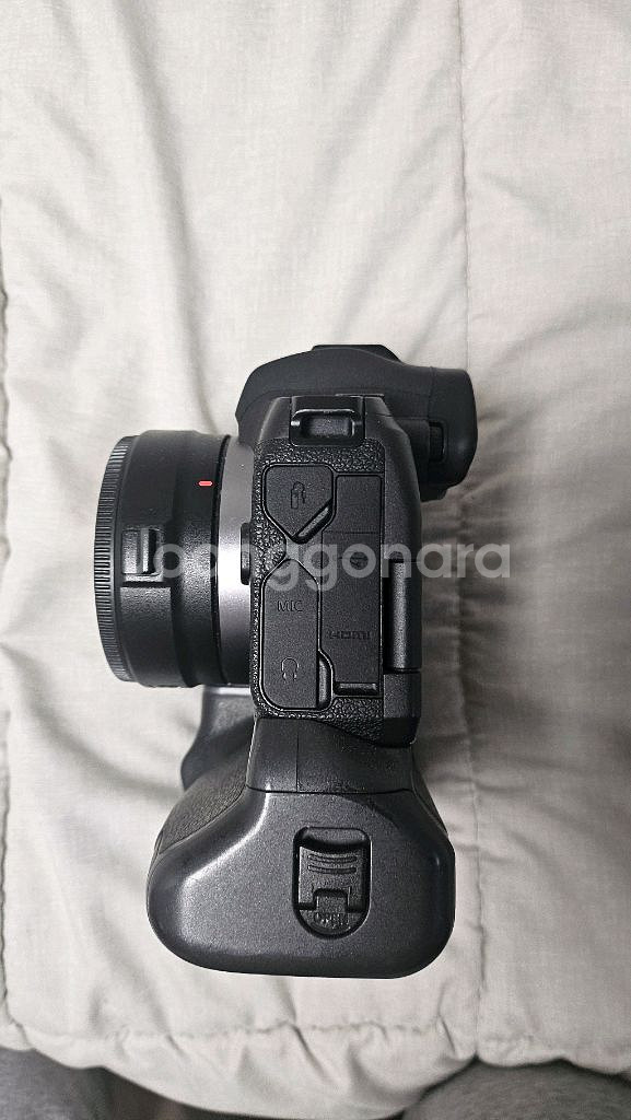 EOS R 판매합니다 베터리그립 + 마운트포함--1