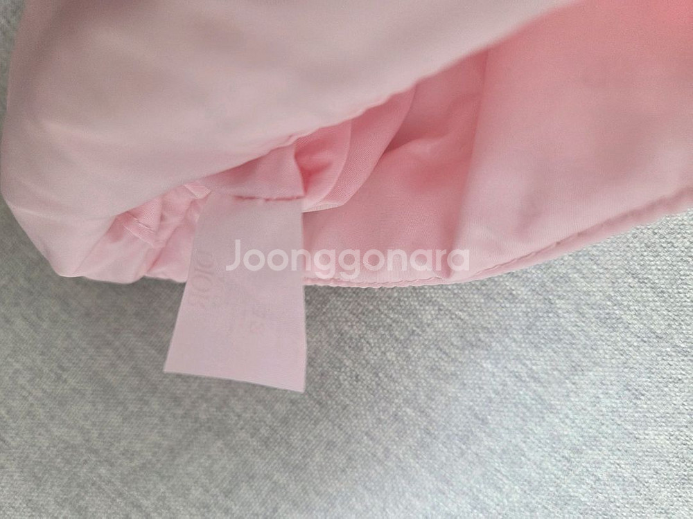디올뷰티 정품 핑크 패딩 파우치--1