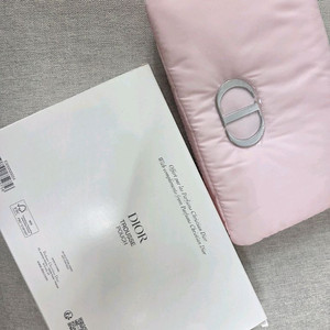 디올뷰티 정품 핑크 패딩 파우치