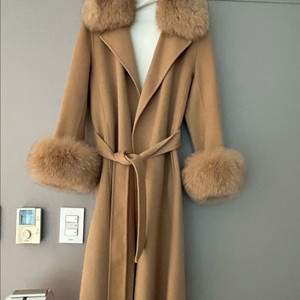 막스 폭스퍼 소매 코트