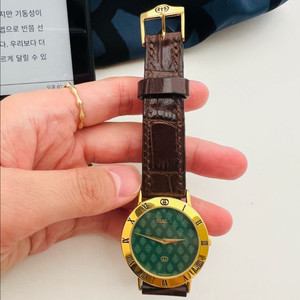 구찌 3000 크레스트 모노그램 시계 잔나비