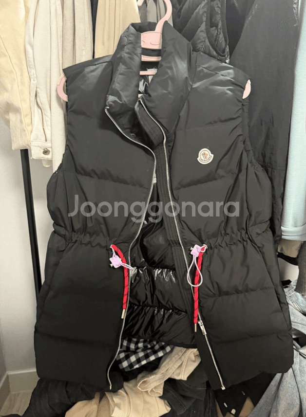 (정품) S 몽클레어 패딩조끼 팔아여~--2