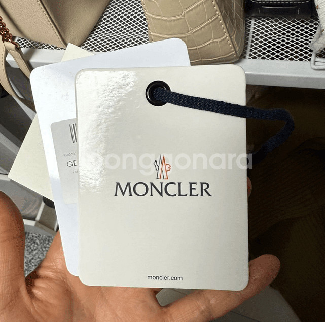 (정품) S 몽클레어 패딩조끼 팔아여~--1