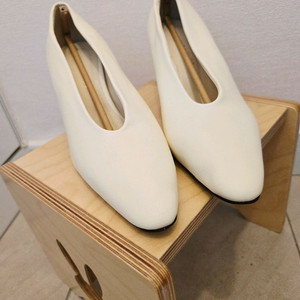 흰색 펌프스 힐 245사이즈