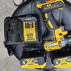 디월트 함마드릴 DCD796 배터리2 충전기