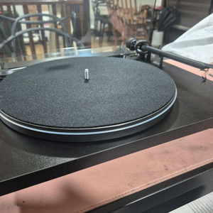 프로젝트 오디오 Essential II 턴테이블 판매