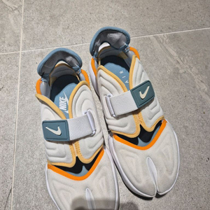 나이키 멀티컬러 타비슈즈 235