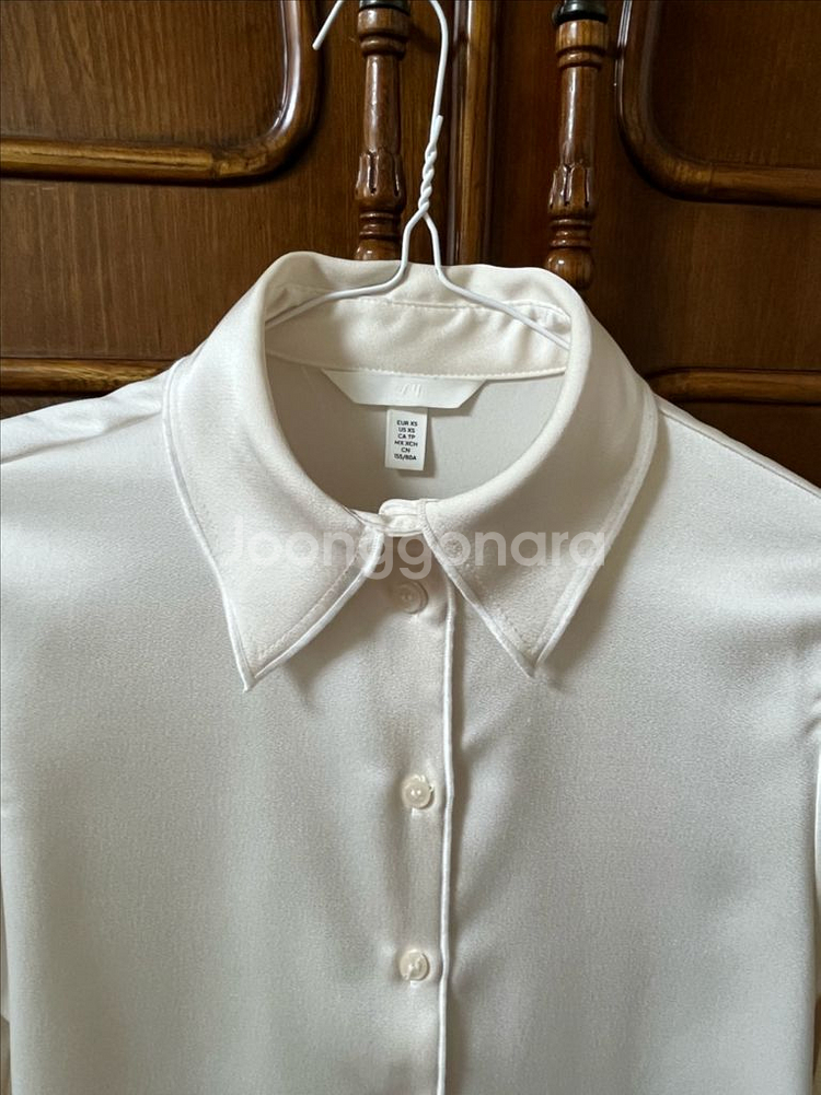 (상태최상)H&M 블라우스 아이보리, 진먹색 판매합니다--1