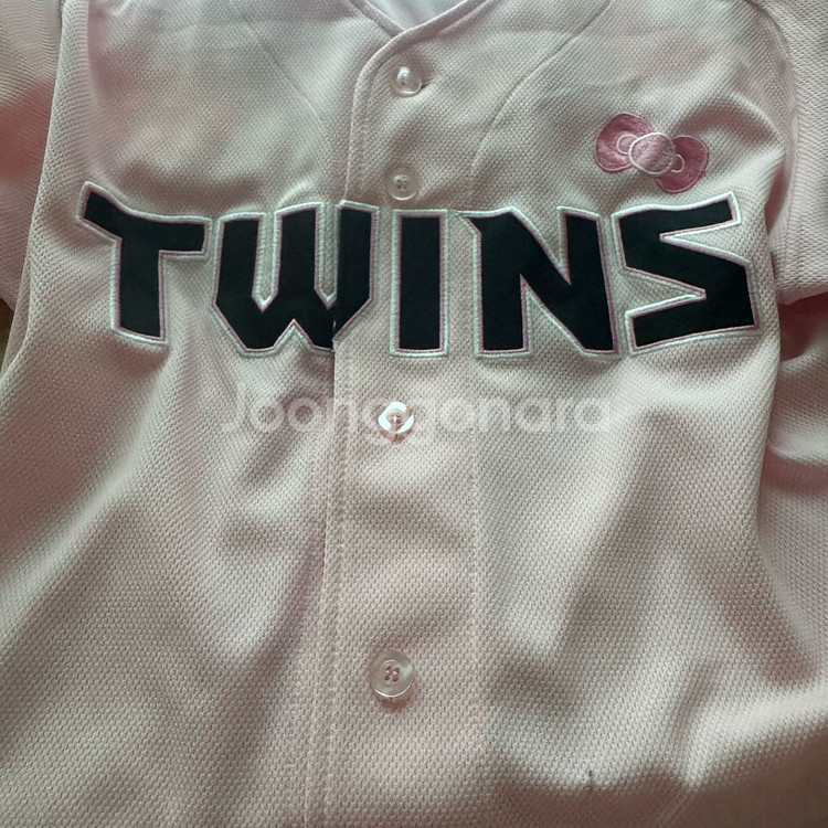 LG TWINS 엘지 트윈스 헬로키티 유니폼 여성용--1