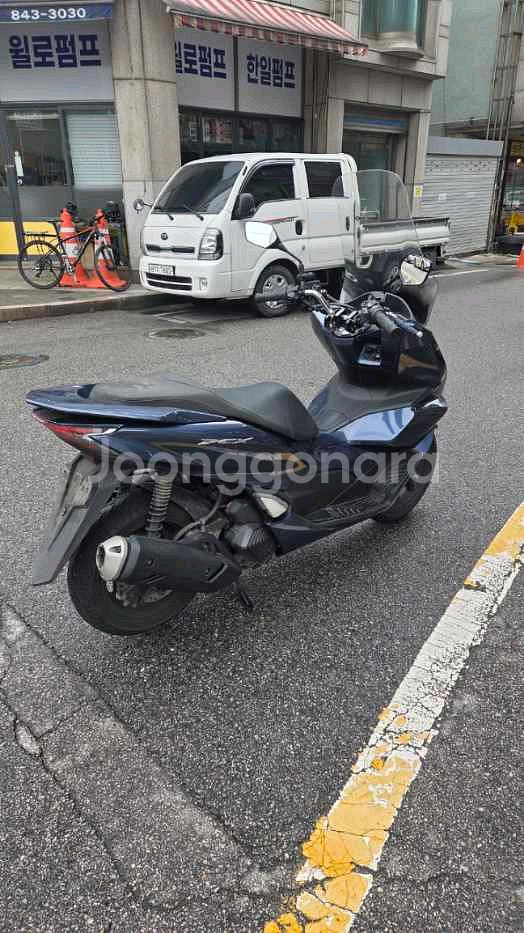 혼다 PCX125 22년식 팝니다.--3