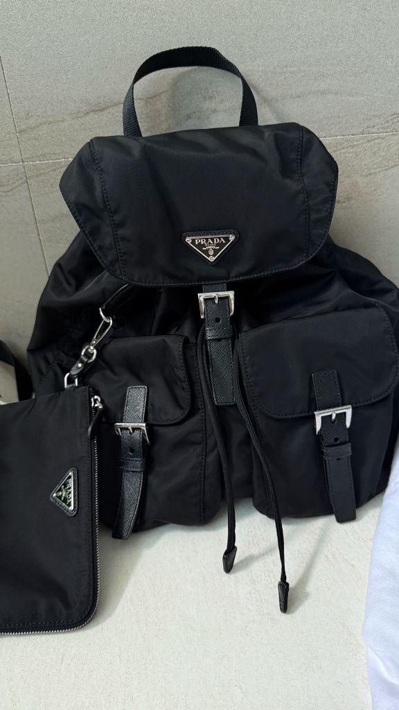 프라다 리나일론 백팩 블랙 미듐--1