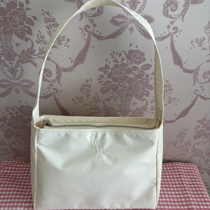 무쿠앤에보니 comfy bag cream새 상품