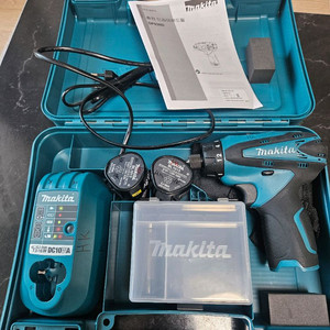 마끼다 DF030D 드라이버 드릴 세트팝니다