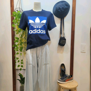 아디다스 파카이안 벨벳로고 티셔츠