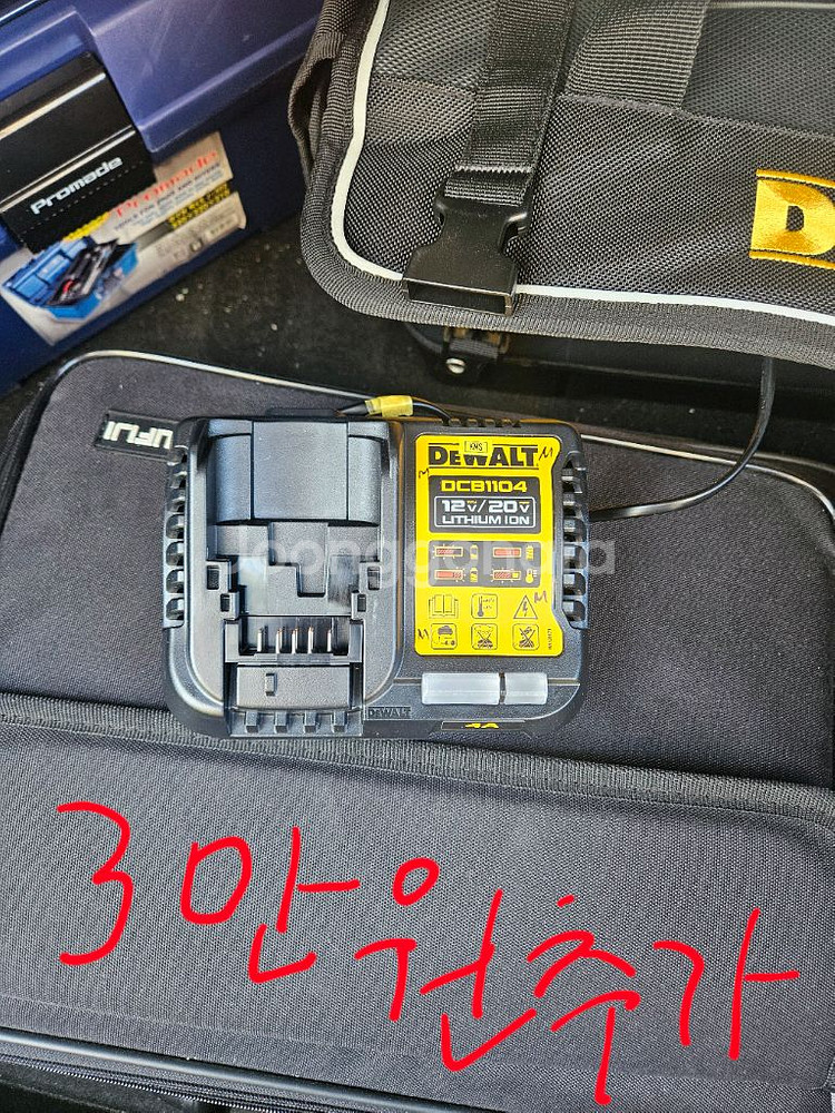 디월트710팝니다. 배터리충전기미포함--3