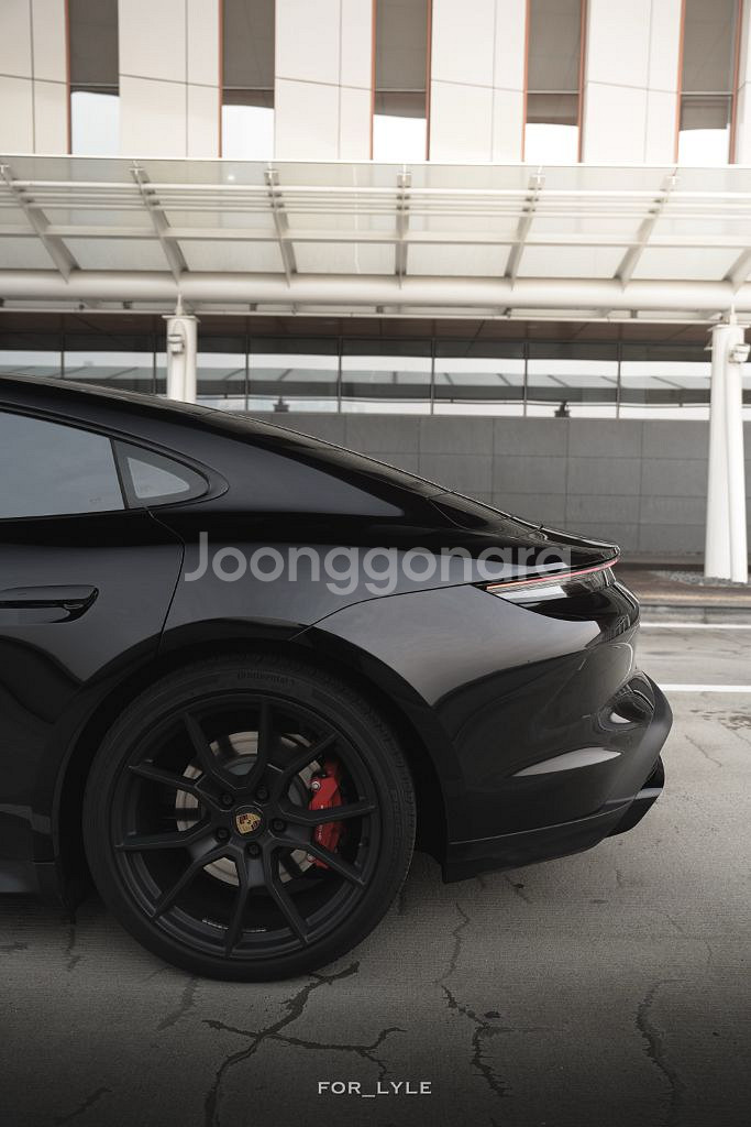 타이칸 gts rs스파이더 21인치 옵션휠 팝니다--1