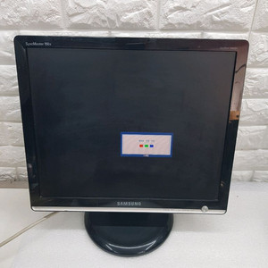 삼성 19인치 LCD 모니터 입니다