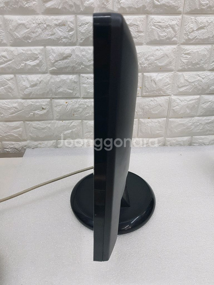 삼성 19인치 LCD 모니터 입니다--3