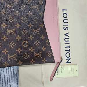 루이비통 데일리 파우치