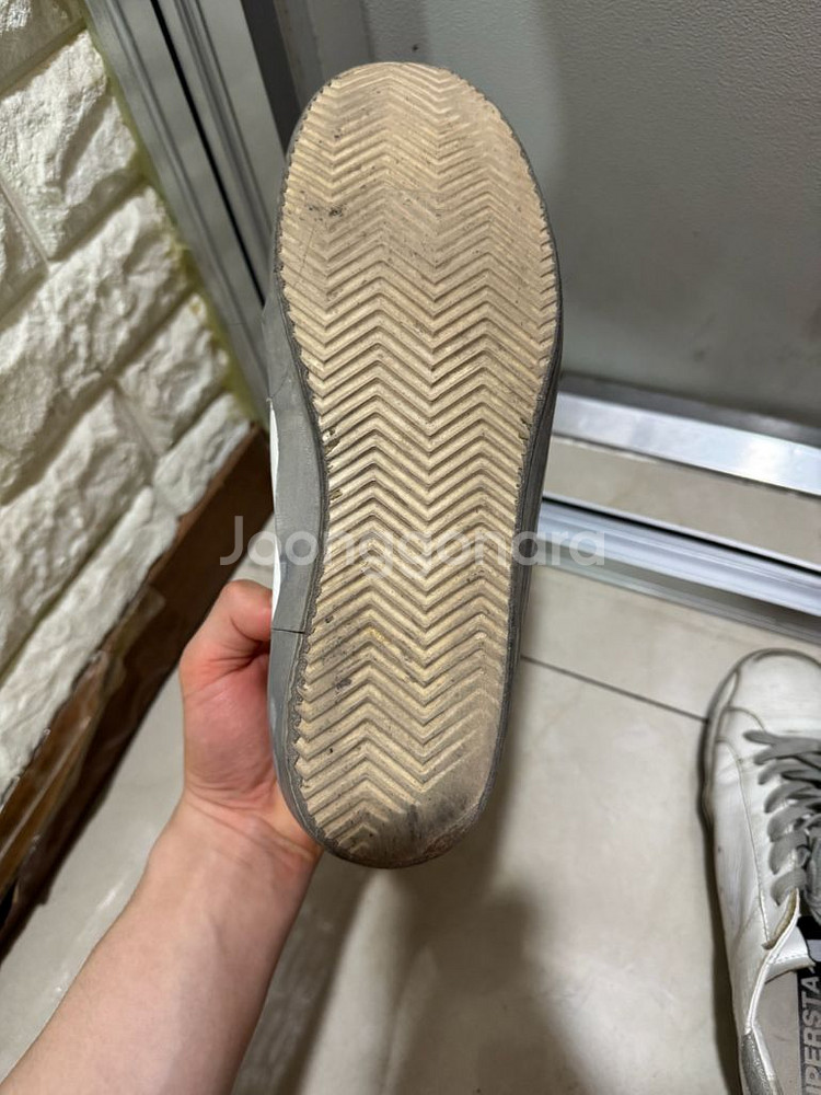 골든구스 실버 42사이즈--1