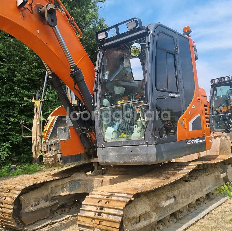 두산 DX140R 2019년식 06 소선회 굴삭기--2