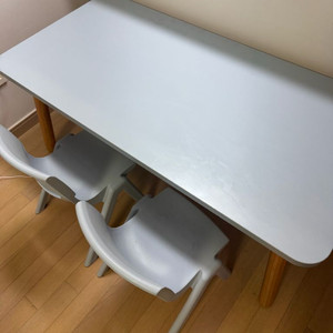 리바트 꼼므 + 의자