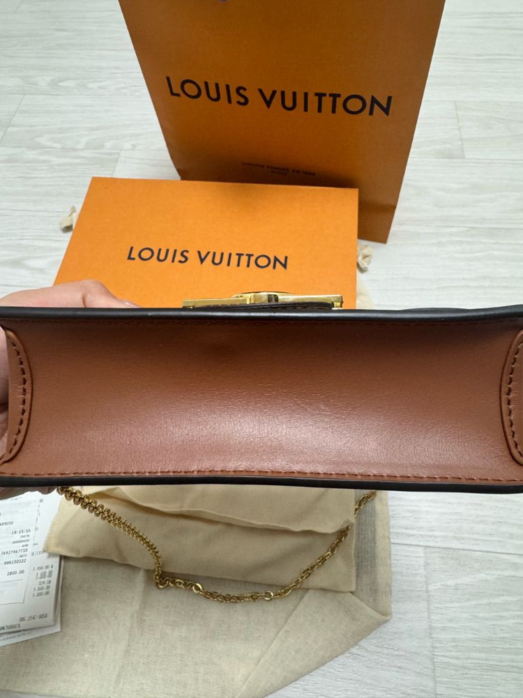 루이비통 도핀 체인 월릿 woc 이미지