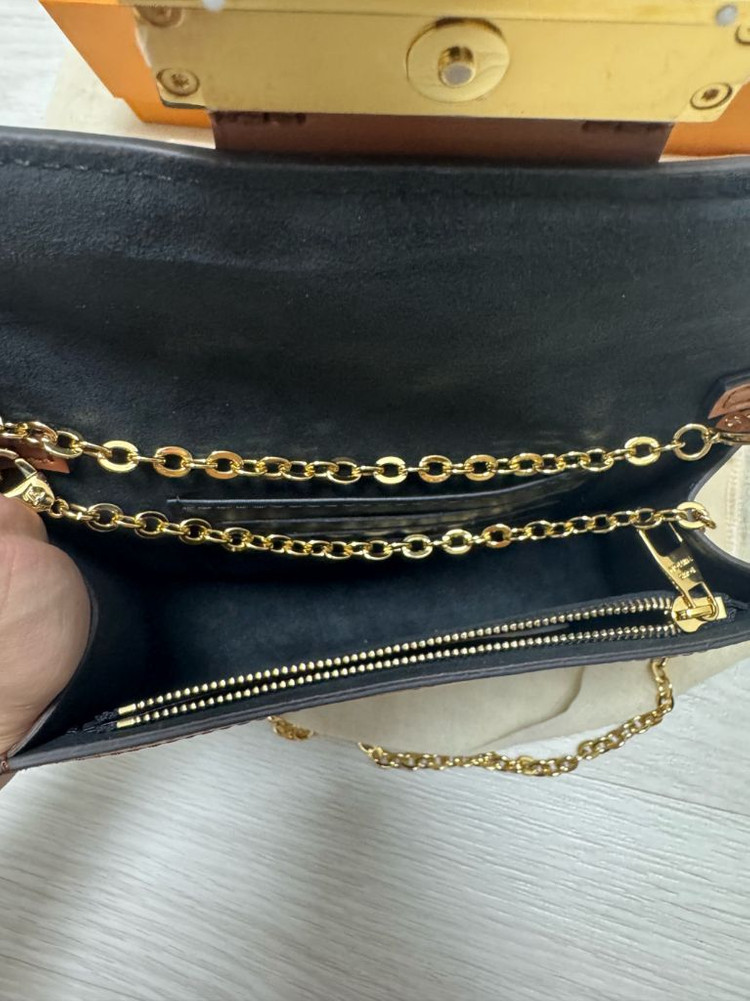 루이비통 도핀 체인 월릿 woc 이미지