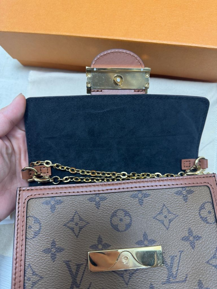 루이비통 도핀 체인 월릿 woc 이미지