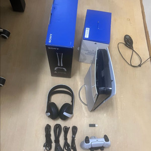 PS5 슬림 디지털 에디션 (추가 구성품 포함) 팝니다