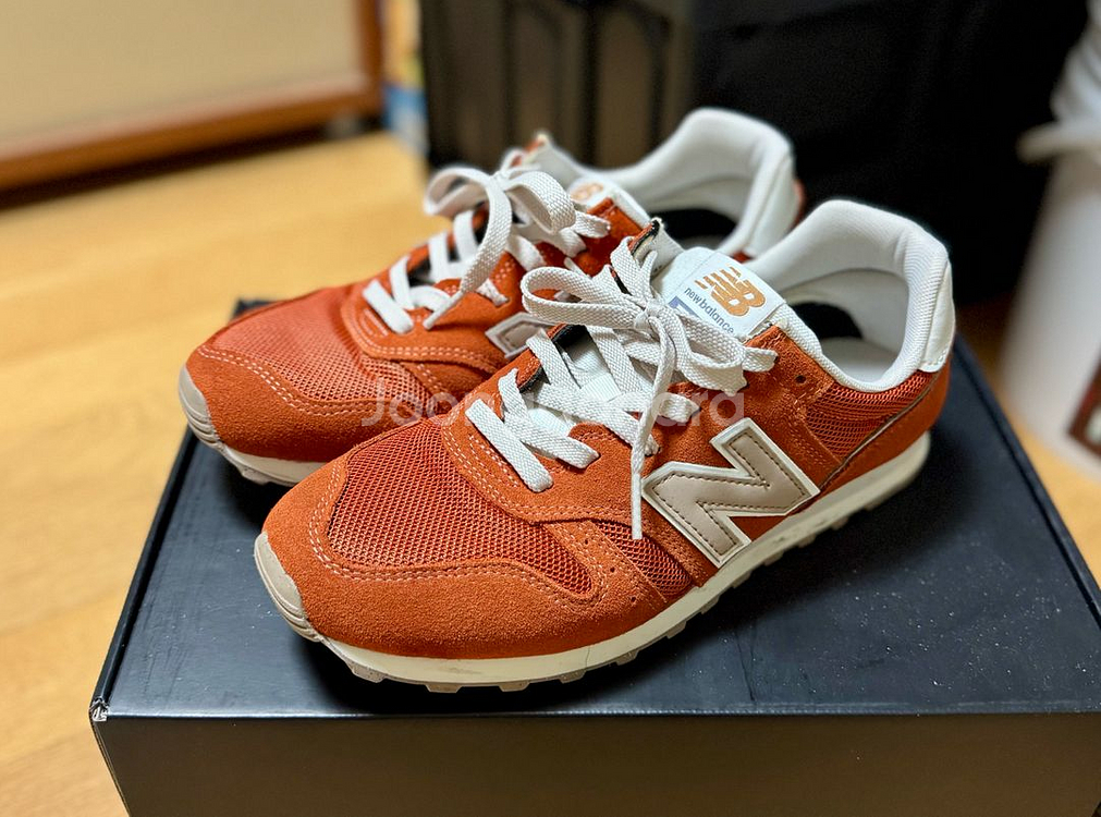 뉴발란스373 오렌지컬러 260 중고 팝니다.--1