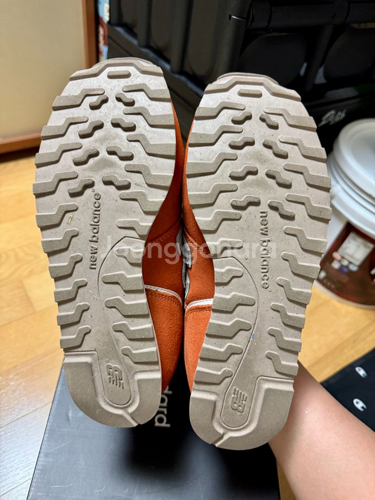 뉴발란스373 오렌지컬러 260 중고 팝니다.--4